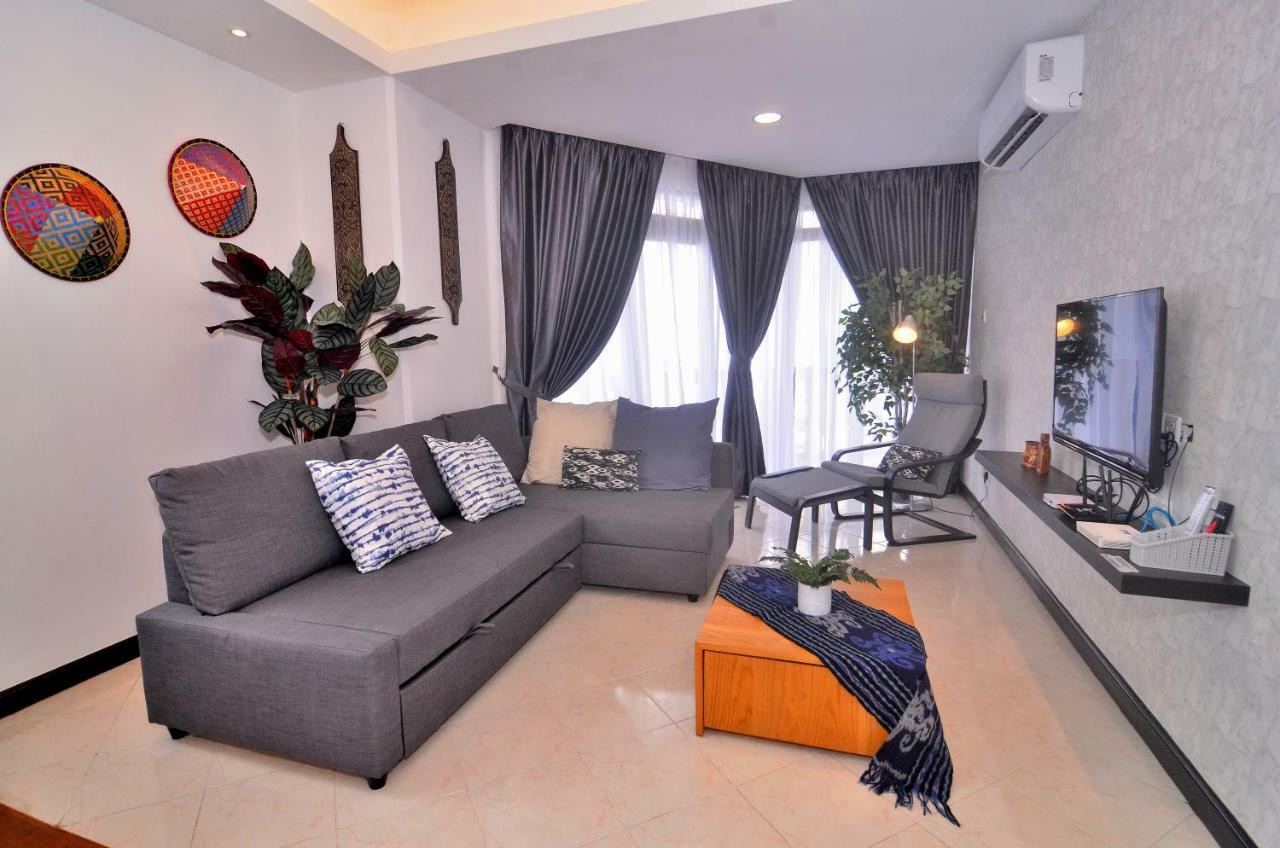 New Riverbank Suites - Waterfront Kuching City Bagian luar foto